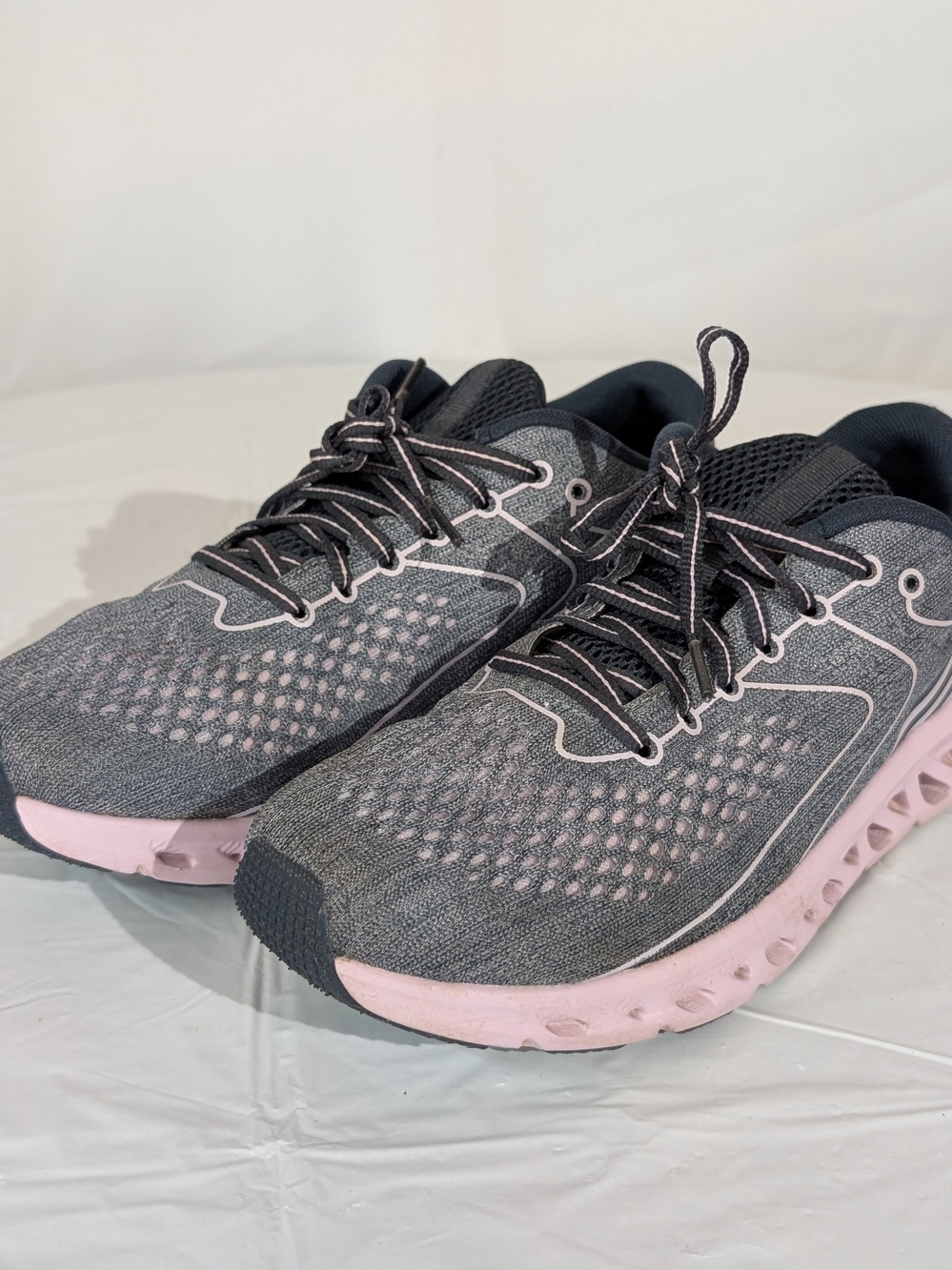 Avia Tech Athletic Shoes Women's Size 10 W Gray and Pink Sneakers